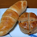 ピーターパン - 料理写真:左塩パン90円、右ソフトビスケット160円