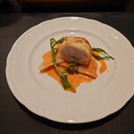 ベルエキップ - ◯チョウザメのパイ包み
      これは今まで食べたことのない料理
      
      岐阜県で10年程チョウザメを育てている方が居て、メスは卵（キャビア）を作り、オスはこの料理になっている（笑）
      
      パプリカのクリームソース