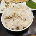 大かまど飯 寅福 - 雑穀ご飯。おこげの部分が入ってて美味しかった^ ^