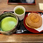 時屋 - 抹茶と生クリームどら焼きのセット