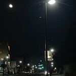 焼きもの家 慶 - 帰り道の正面に月が浮かんでいた