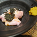 鳥茂 - 脊髄刺しのキャビア乗せ