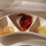 ガスビル食堂 - らっきょう、福神漬け、セロリの酢漬け