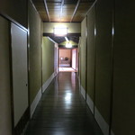 招福樓 - 歴史を感じる廊下です