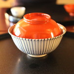Shofuku Ro - ”いくら の飯蒸し” の信楽焼と塗りの器