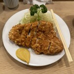 とんかつ とんき - 衣が硬めで特徴的ですね