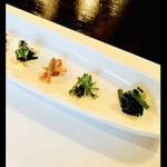 郷土料理ともん - 左から》片栗の芽・つくし酢の物・あけびの芽・シドケ byまみこまみこ