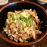 つくつくぼうし - 肉うどん　並　税込み価格900円