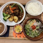 Cibo & Piantato - 窯焼き上州牛てごねハンバーグプレート✨
      プレミアムソース（トリュフ風味）✨ライス中✨