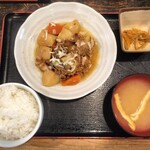 まんぷく食堂 - 肉じゃが定食（ご飯大盛）