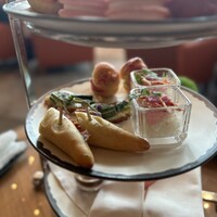 ザ タヴァン グリル＆ラウンジ - 