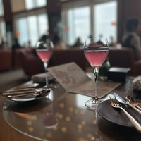 ザ タヴァン グリル＆ラウンジ - 