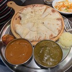 Izakaya Indian Curry and Asian Restaurant Chandrama - チーズナンセット