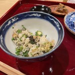 銀座 きた川 - ご飯、アスパラ茎、ホタルイカ、山椒などを混ぜて。