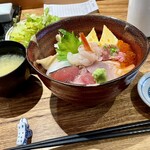 Sushi Takase - 海鮮ちらし　サラダと味噌汁付き