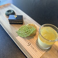 DINING & BAR TABLE 9 TOKYO - 