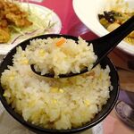 四川厨房 随苑 - 海鮮焼きそばセット800円
      （ランチは、鶏唐揚げ３個、炒飯ほか食べ放題）