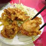四川厨房 随苑 - 海鮮焼きそばセット800円
      （ランチは、鶏唐揚げ３個、炒飯ほか食べ放題）