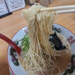 豚太 - 硬い麺の、リフト