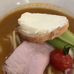 French Noodle Factory - バケットにサワークリームが乗っていて、洋食のような感じです。