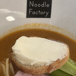 French Noodle Factory - バケットにサワークリームが乗っていて、洋食のような感じです。