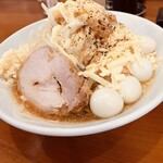 俺のらーめん 神山 - らーめん小(まし、あり、あり)＋炙りチーズ＋うずらの玉子