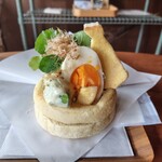 ゴエンカフェ - アボカドとクリームチーズ春サラダサンド