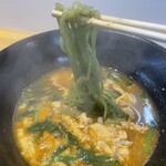 辛麺 天辛降臨 - 熱々のスープ