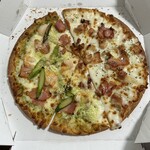 ドミノ・ピザ - 料理写真:カリフォルニアスタイル チキン＆ベーコン 居酒屋アスパラベーコン＆シュリンプ Mサイズ、1,827円