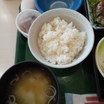 Marin kuru - ご飯、味噌汁、納豆、生卵