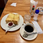 CAFE 梅の木 - 厚切りトーストモーニング480円