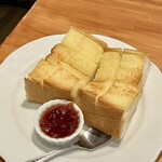 CAFE 梅の木 - 厚切りトーストモーニング480円