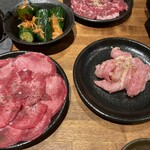 七輪炭火焼肉 遊輪 - 