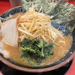 豚骨醤油ラーメン 王道家 - 