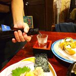 宗平 - お酒注ぐところ