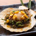 Grilled scallops with onion, butter and soy sauce