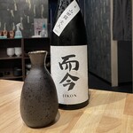 豊洲直送鮮魚と釜飯 二代目 魚義 - 日本酒のラインナップが豊富