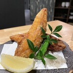 豊洲直送鮮魚と釜飯 二代目 魚義 - フグの唐揚げ