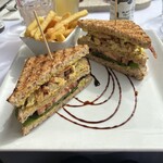 Skipperkroen - Club sandwich with French fries
