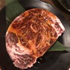 元氣七輪焼肉 牛繁 - ハラミ　ハサミでカットします