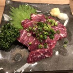鳥やき串英 - 馬刺し　1300円