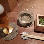 食堂ペスカ - ビール小ともずくの付きだし