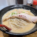 Marugen Ramen - マルゲン味噌　※本日の〆です。10年ぶりぐらいの再訪。味噌ラーメンですがかなりあっさり。非常にクリーミーですが全くくどさがないです。逆に尖った部分はないのでパンチを求めるとハズすかも。ご馳走様！