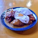 カレースイセイ - 3種盛りに目玉焼きトッピング。