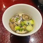 Ginzateppanyakinikuichirinkuu - 烏骨鶏卵と緑アスパラ、丹波大粒しめじのスープ  