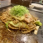 やんちゃ - ホルモン焼きそば