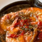 蒜香橄欖油風味軟殼蝦和烤紅辣椒