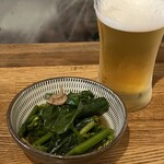 やきとん ざぶ - おひたしのお通しとビール