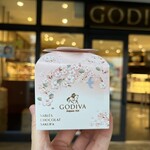 GODIVA - 桜味のショコラサブレが安くなってました！