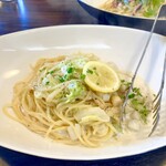 ピッツエリアバール　CACTUS　D'ORO - ・ホタテ小柱と春キャベツのレモンクリームソース　生パスタ